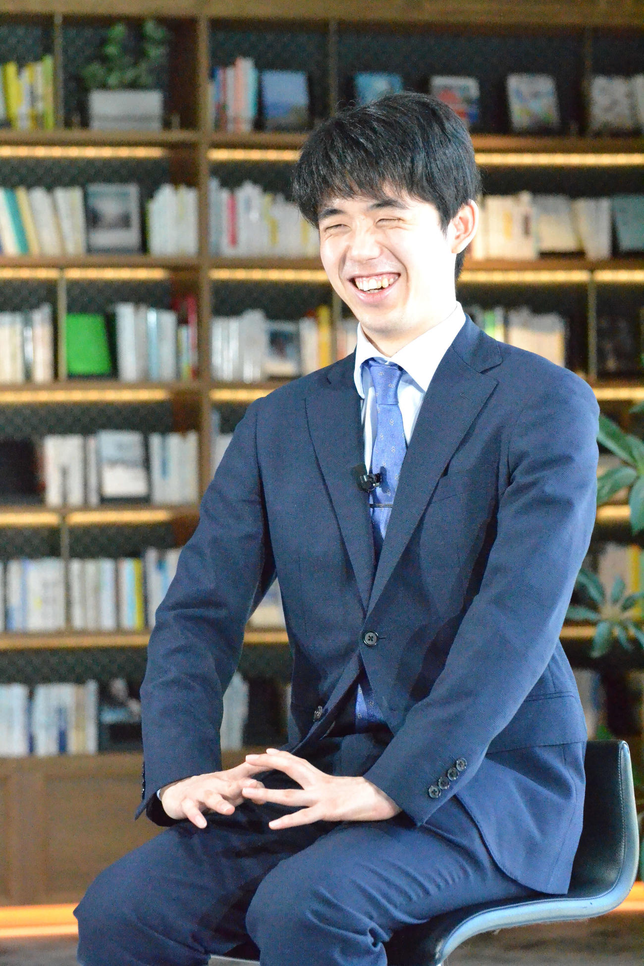 「第8期叡王戦記念イベント」として将棋AI「Ponanza」の開発者で自動運転の開発を行う「Turing」山本一成CEOとの対談を行った藤井聡太叡王