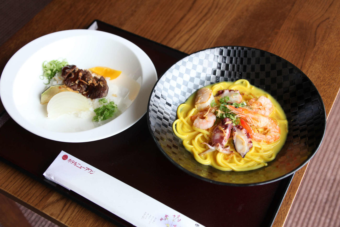 藤井聡太棋聖の昼食「淡路牛と淡路野菜のステーキ丼」「淡路島ぬーどるブイヤベース風スープ仕立て」（日本将棋連盟提供）
