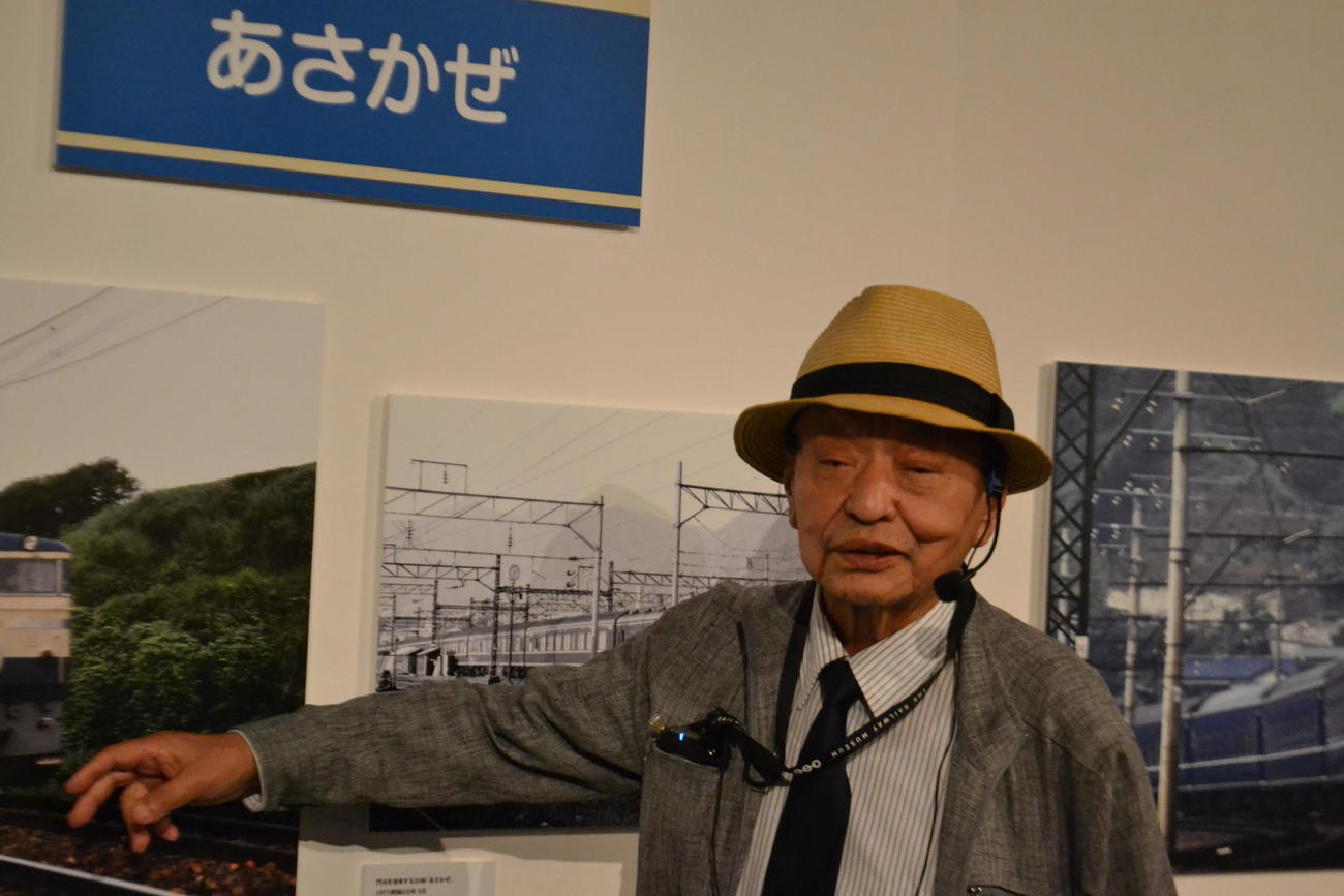 内覧会でブルートレインへの思いを語る南正時氏