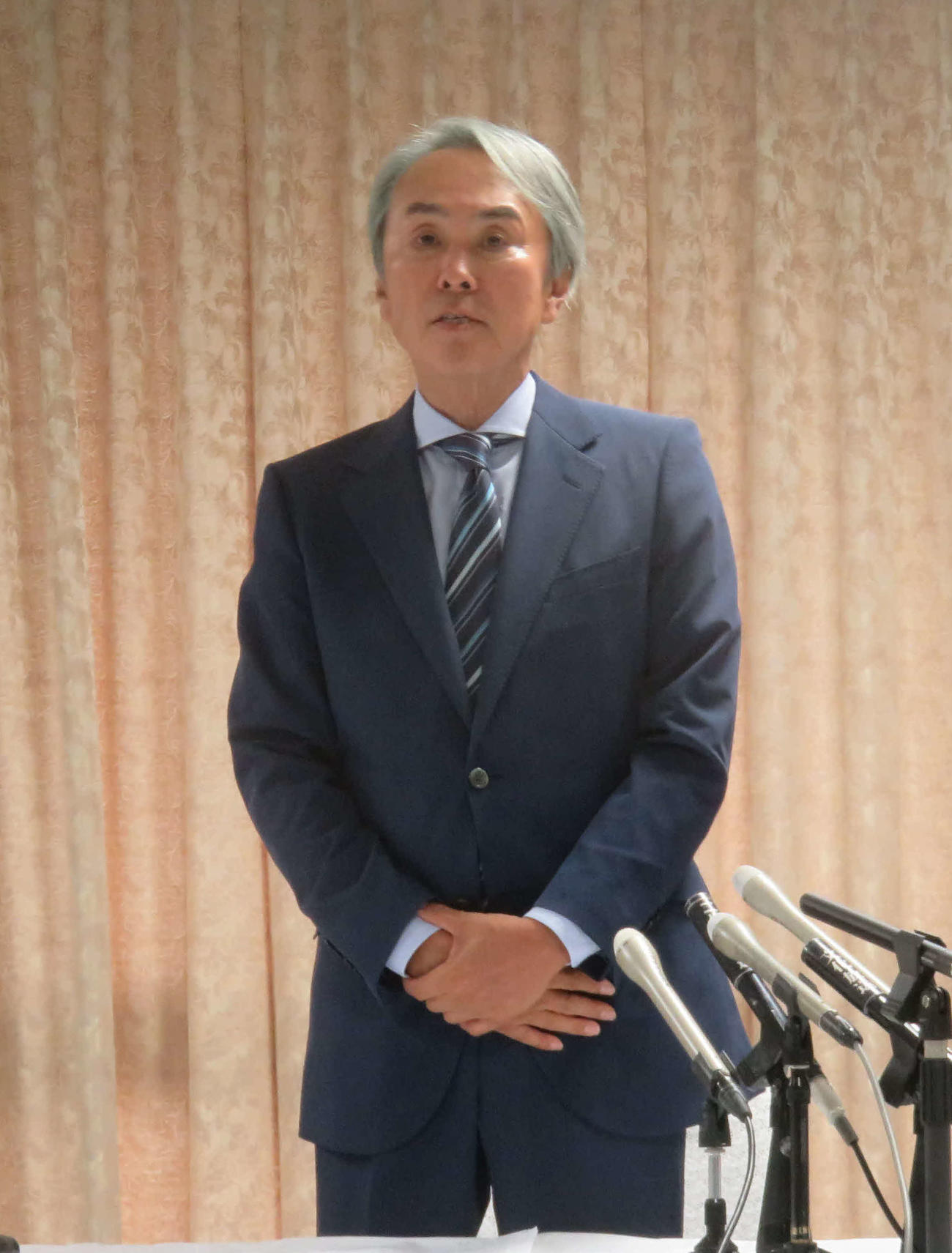 自民党の石原伸晃元幹事長が次期衆院選には立候補せず、2025年の参院選に鞍替え出馬することを表明した（撮影・大上悟）