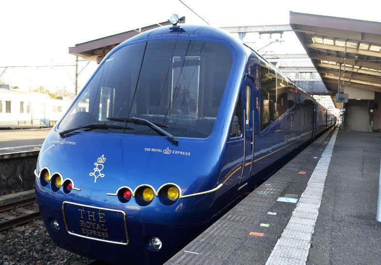 四国周遊3泊4日のツアーで運行される「THE ROYAL EXPRESS」