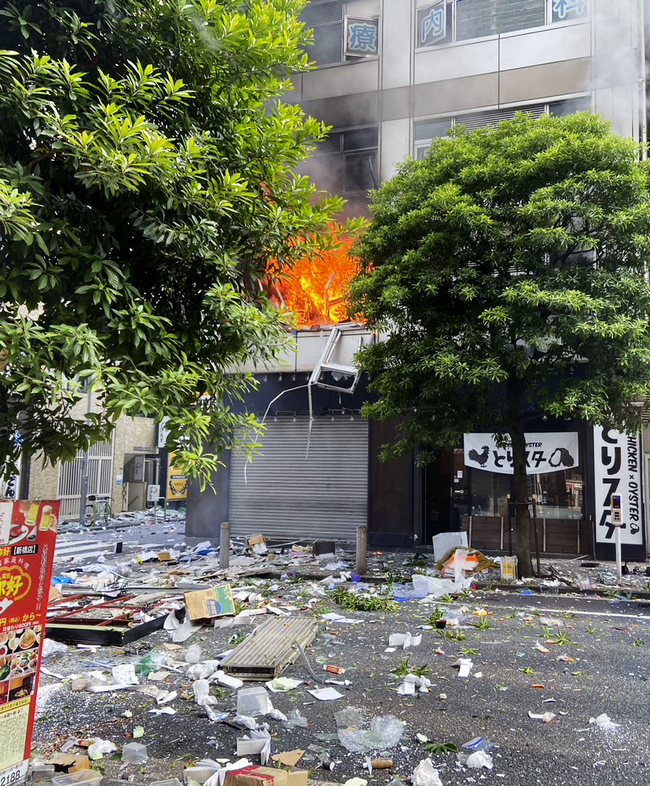 発生直後に撮影された、東京・新橋の爆発音があった火災の現場（共同）