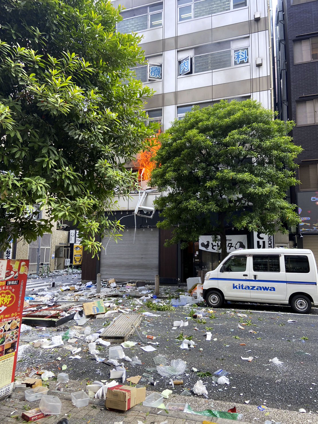 発生直後に撮影された、東京・新橋の爆発音があった火災の現場（共同）