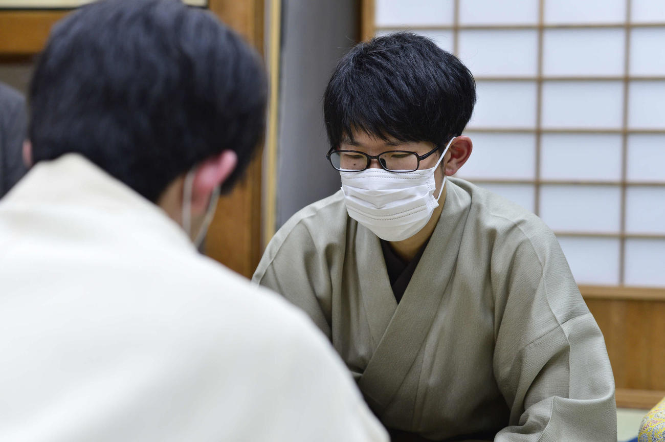 かど番に追い込まれた佐々木大地七段（日本将棋連盟提供）
