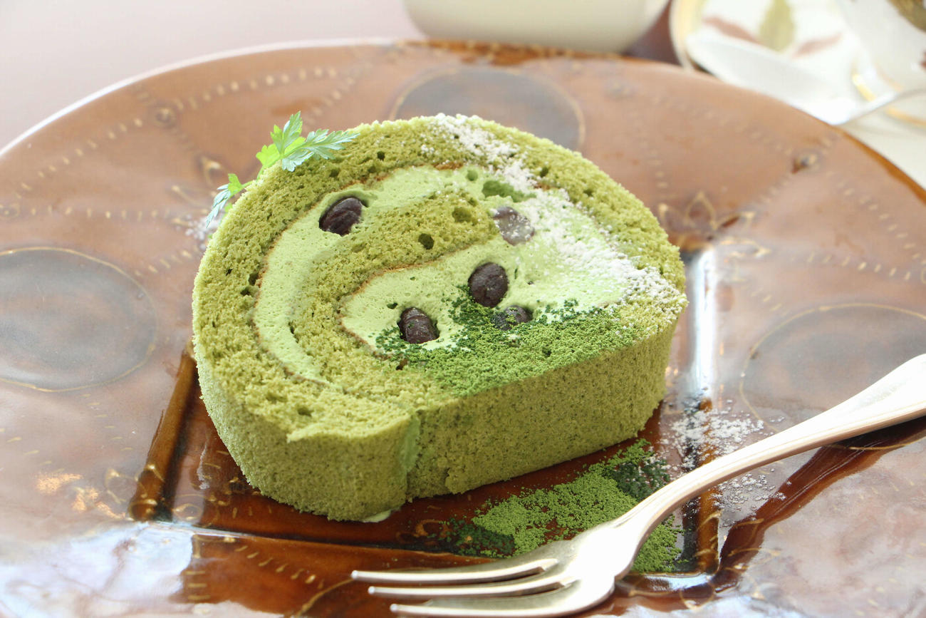 佐々木大地七段が午前のおやつに注文した「とよた抹茶ロール～口どけ抹茶ロールケーキ～」（日本将棋連盟提供）