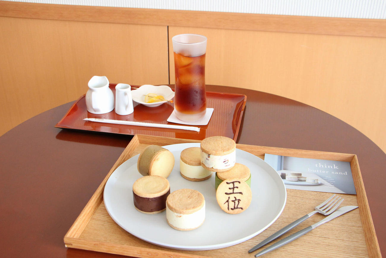 藤井聡太王位が午後のおやつ「think butter sand（ミルキーバターサンド）」（外部提供（日本将棋連盟提供）
