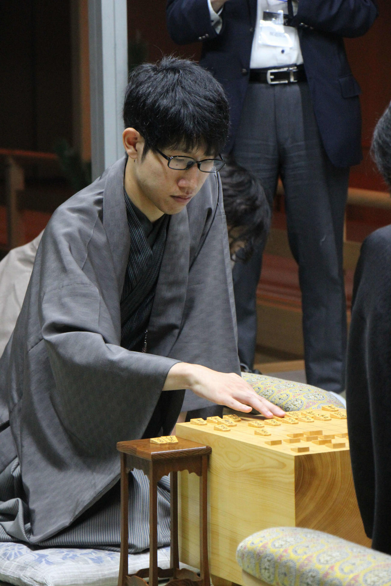 横歩取りに誘導して後手番での勝利を目指す挑戦者の佐々木大地七段（日本将棋連盟提供）