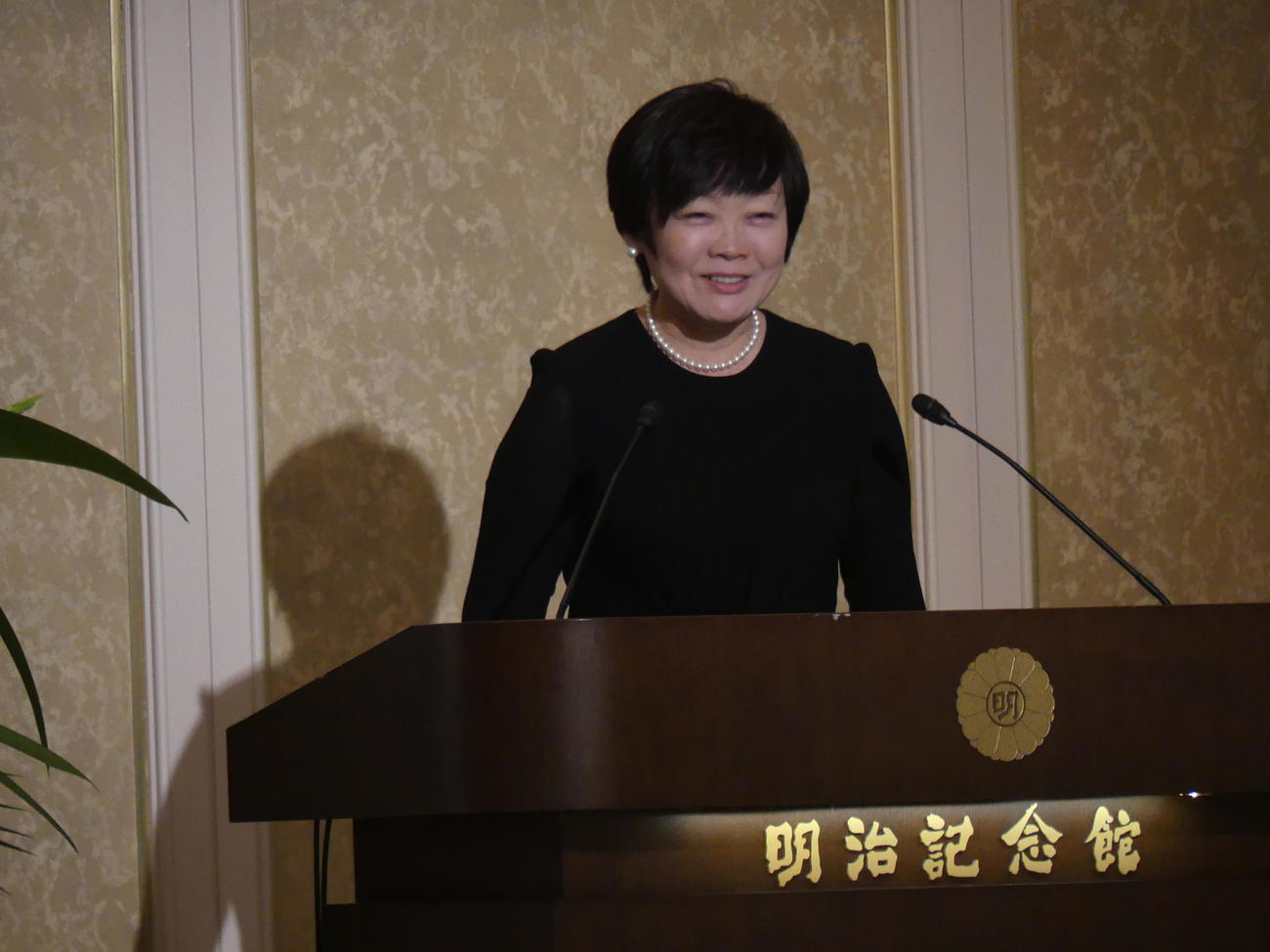 安倍元首相をしのぶ有志の集いであいさつする安倍昭恵さん（撮影・中山知子）