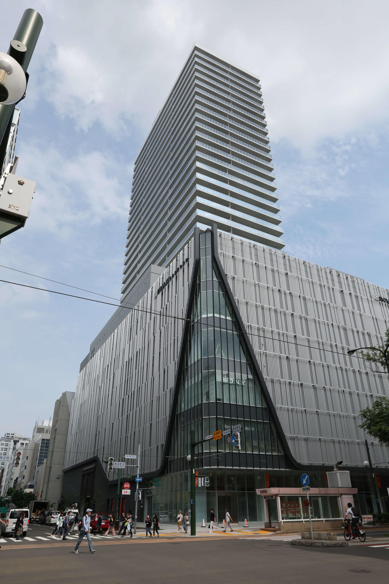 札幌の繁華街にある「moyuk SAPPORO」（撮影・黒川智章）