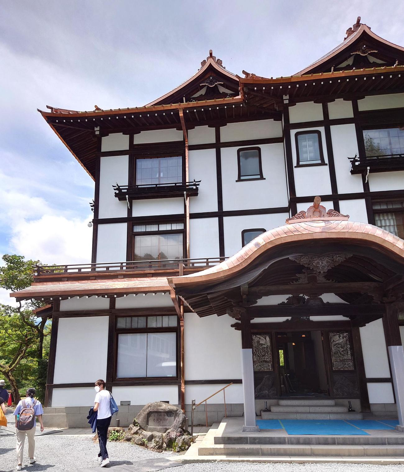 15日に約半年ぶりに営業再開する築88年の日光金谷ホテル別館（撮影・寺沢卓）