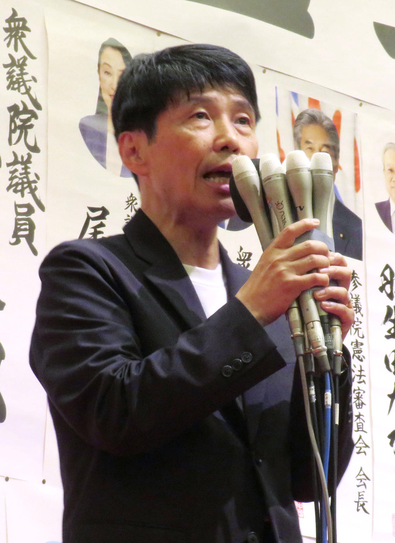 群馬県知事選で再選を決め、抱負を述べる山本一太氏