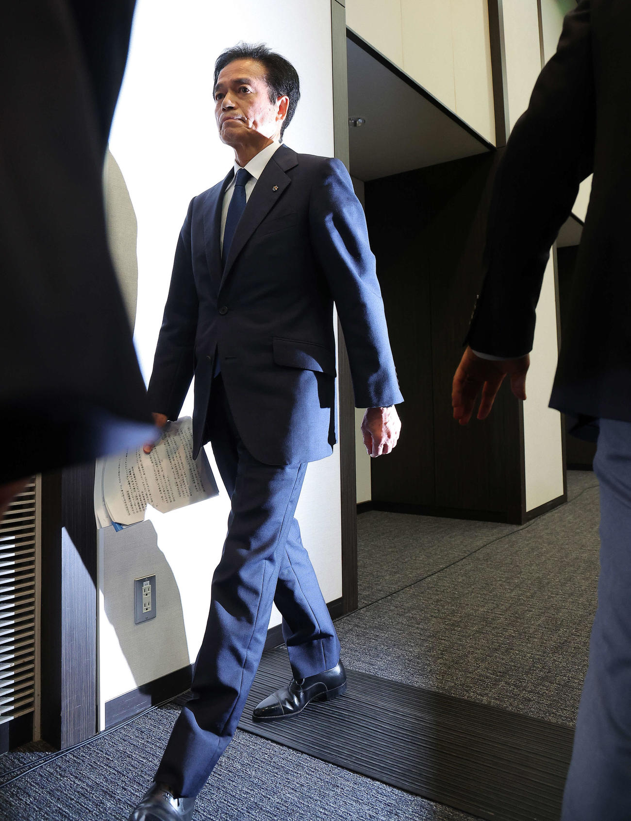 会見場を後にするビッグモーター兼重代表取締役社長（撮影・河田真司）