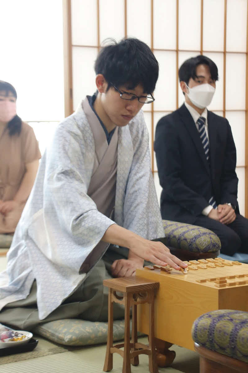 ここで1勝して反撃を始めたい佐々木大地七段（日本将棋連盟提供）