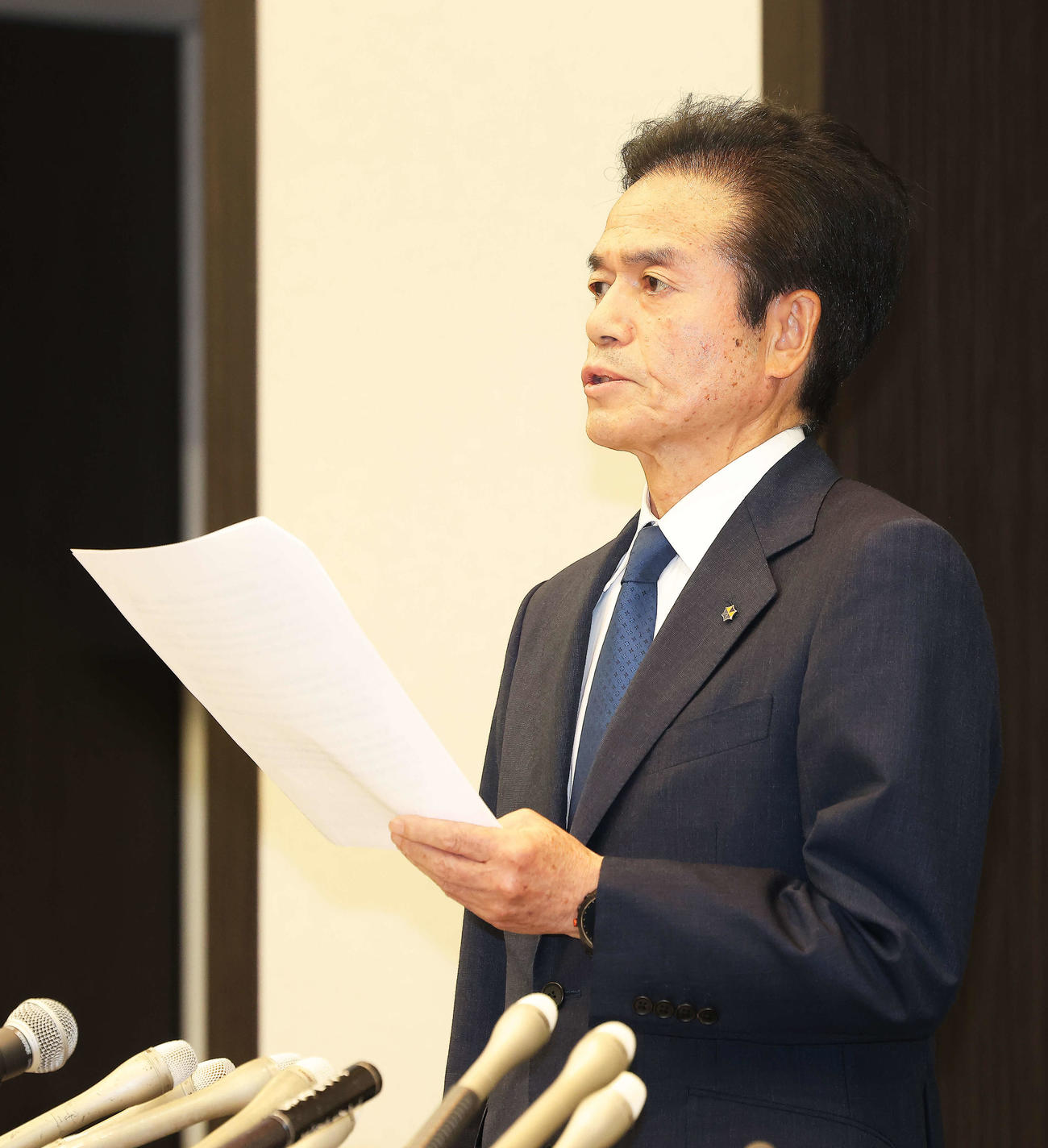 自動車保険の保険金不正請求問題について会見するビッグモーター兼重代表取締役社長（撮影・河田真司）