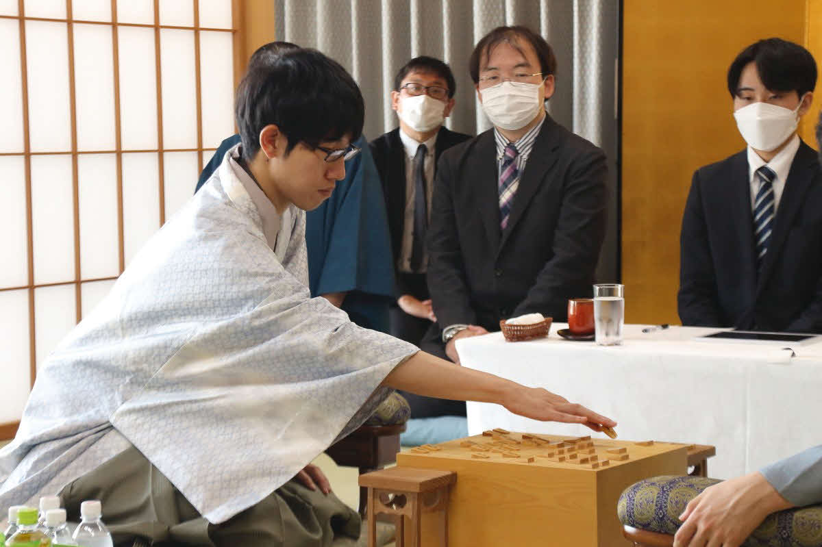 「課題の後手番」で勝って3連敗は避けたい佐々木大地七段（日本将棋連盟提供）