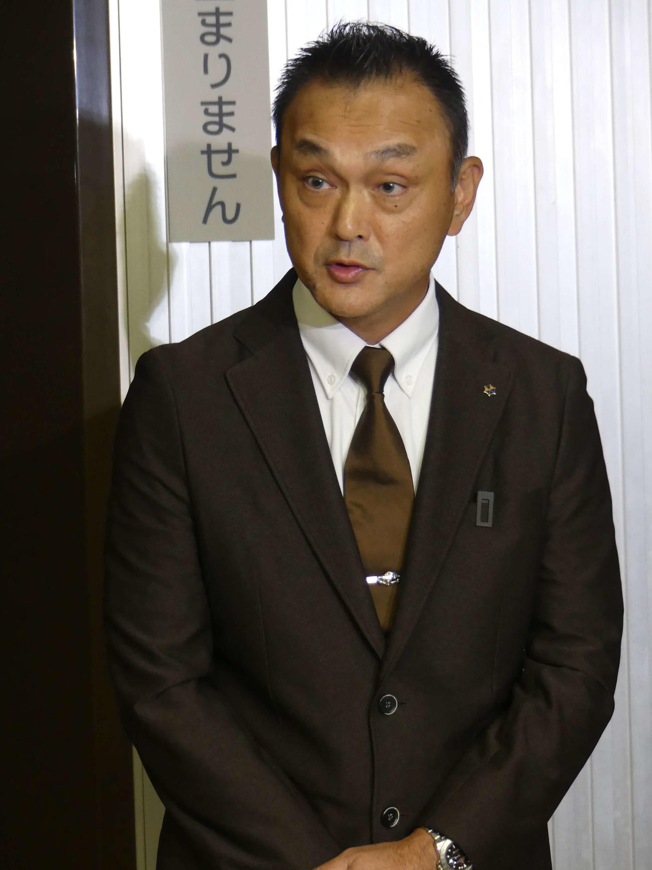 国交省のヒアリング後、報道陣の取材に応じる和泉　伸二社長（撮影・中山知子）