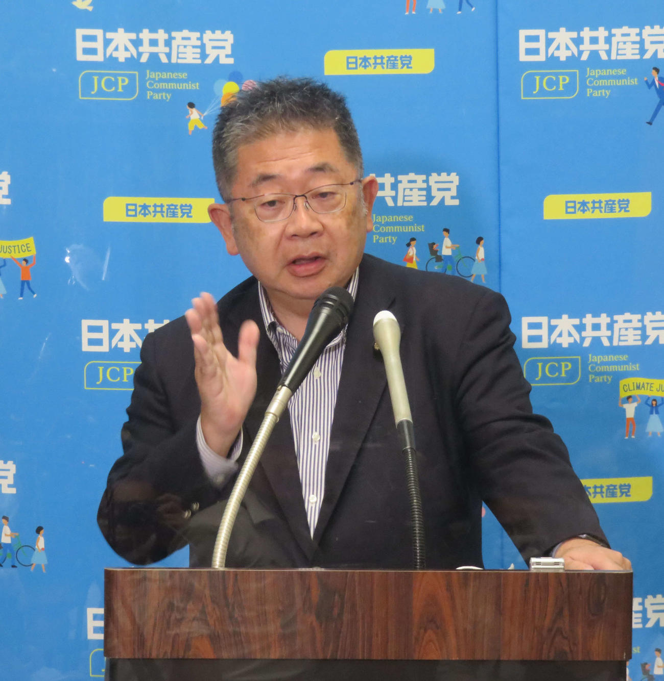 共産党の小池晃書記局長は日本維新の会の馬場伸幸代表の発言撤回を求め、拒否した藤田文武幹事長を批判した（撮影・大上悟）