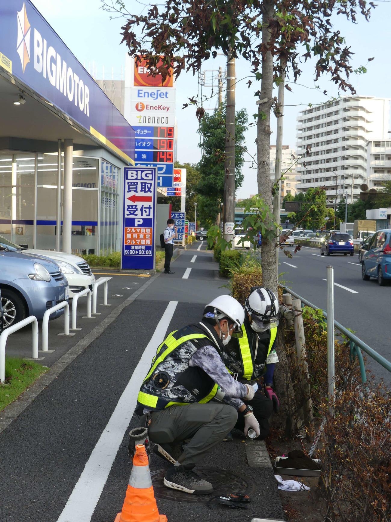 東京都世田谷区のビッグモーターの店舗付近で始まった東京都の土壌調査（撮影・中山知子）
