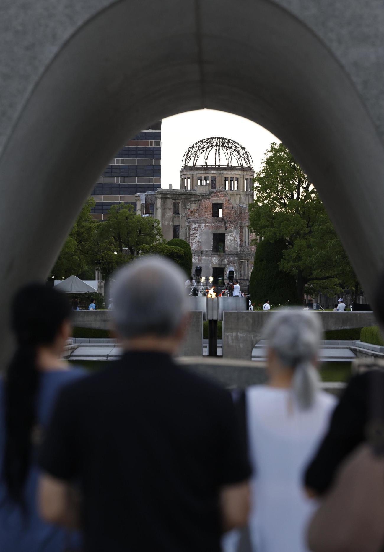 被爆から78年を迎えた原爆ドーム＝6日午前5時32分、広島市の平和記念公園（共同）