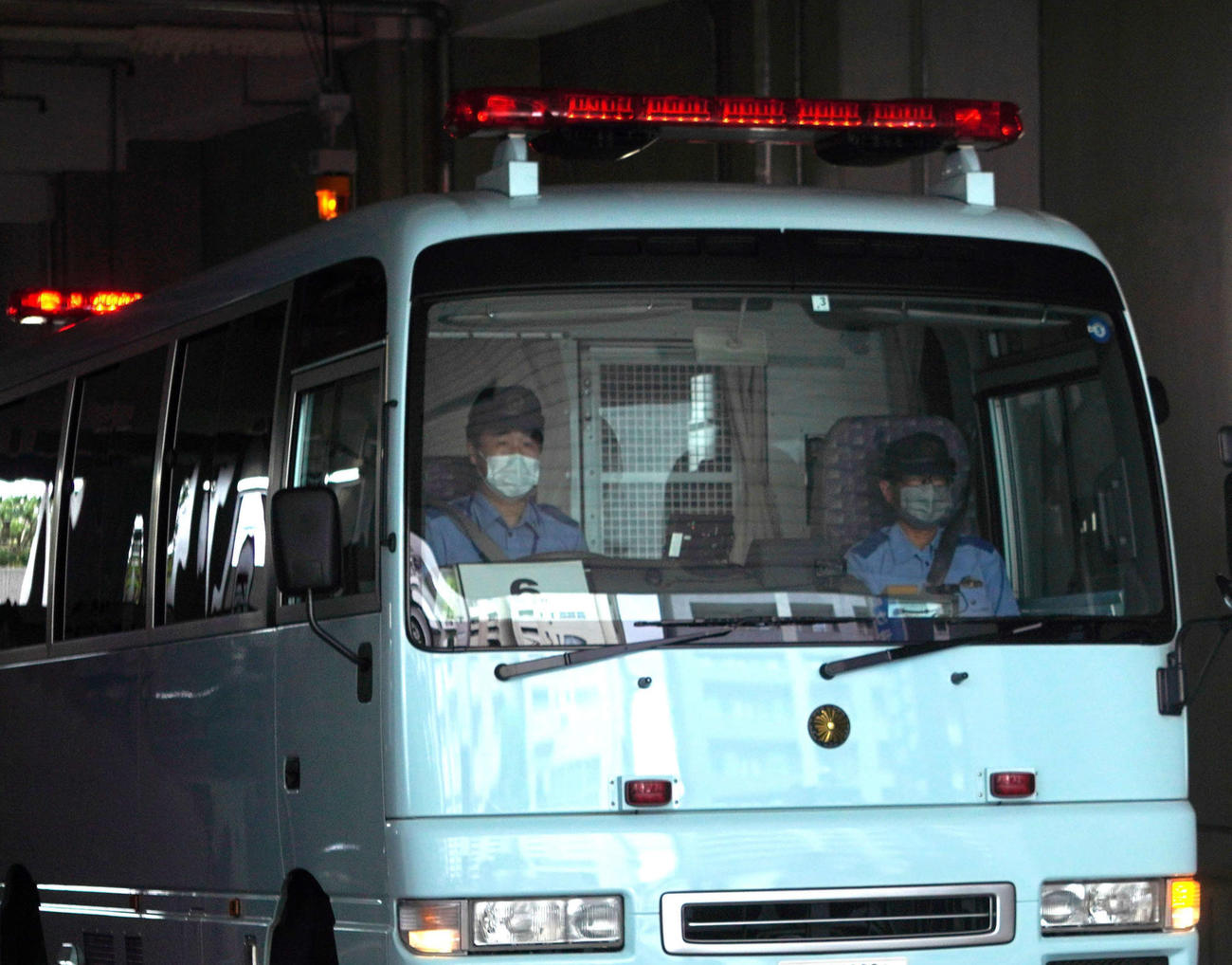 北畠成文容疑者を乗せたとみられる車両（撮影・沢田直人）