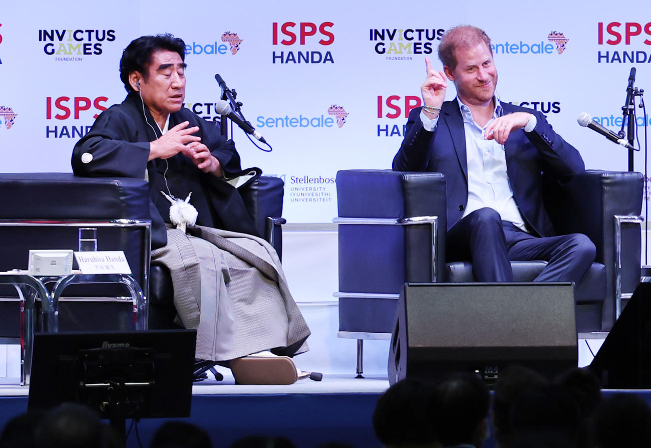 「ISPS・スポーツの力　ISPS特別サミット」に出席したヘンリー王子。左はISPS半田会長（撮影・野上伸悟）
