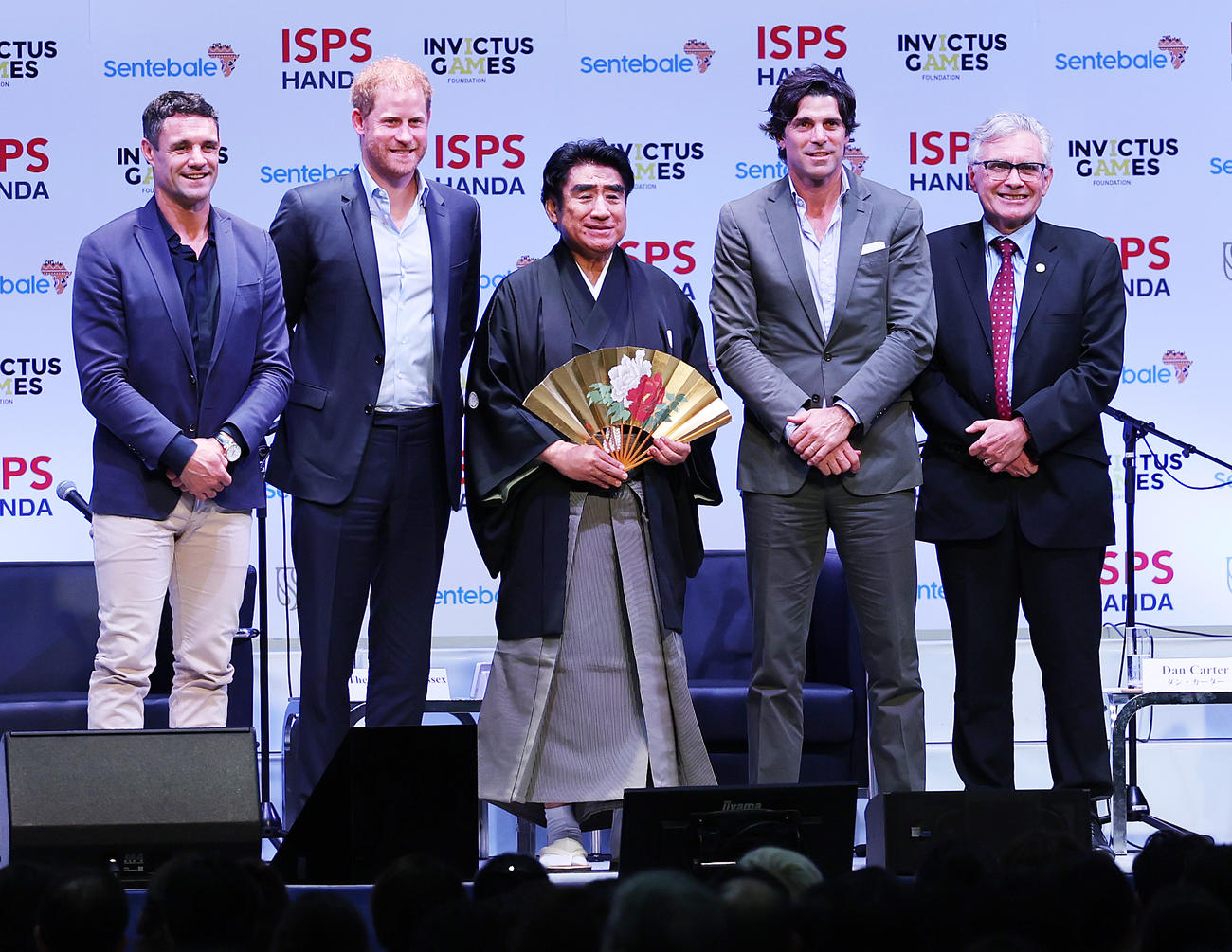 「ISPS・スポーツの力　ISPS特別サミット」に出席した左から元オールブラックスのダン・カーター氏、ヘンリー王子、ISPS半田会長、ポロ選手のナチョ・フィゲラス、ステレンボッシュ大のヴィム・ド・ヴィリエ学長（撮影・野上伸悟）