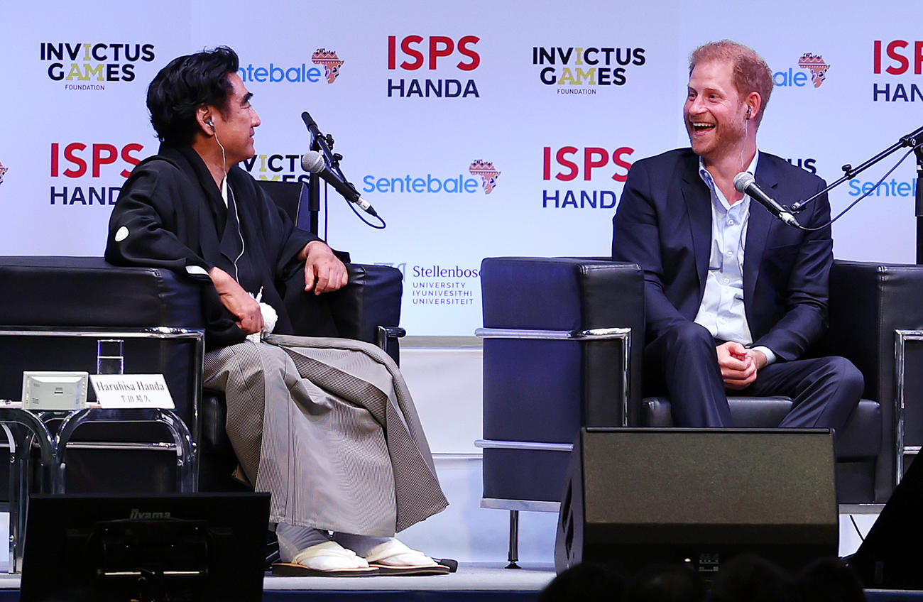 「ISPS・スポーツの力　ISPS特別サミット」に出席したヘンリー王子。左はISPS半田会長（撮影・野上伸悟）