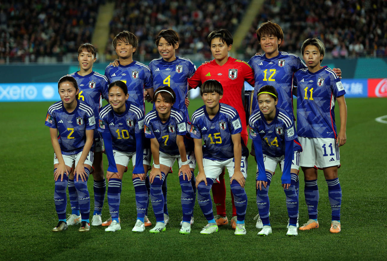 日本対スウェーデン　試合前、集合写真に納まるなでしこジャパン（撮影・PNP）