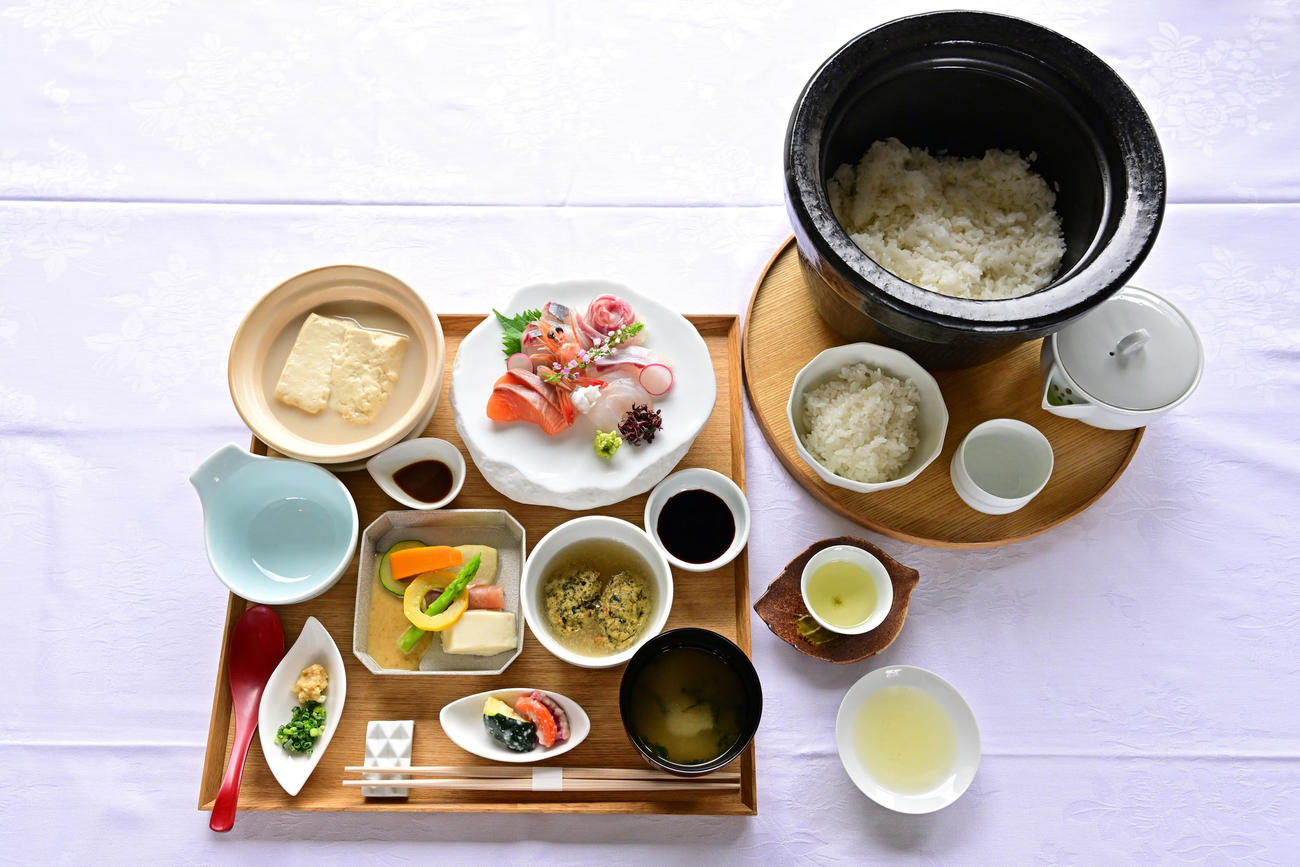 佐々木大地七段の勝負メシ「刺身御膳」（日本将棋連盟提供）