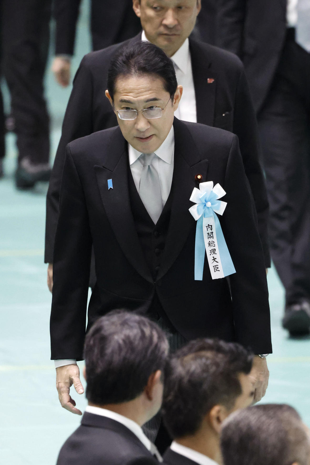 全国戦没者追悼式に臨む岸田首相（共同）
