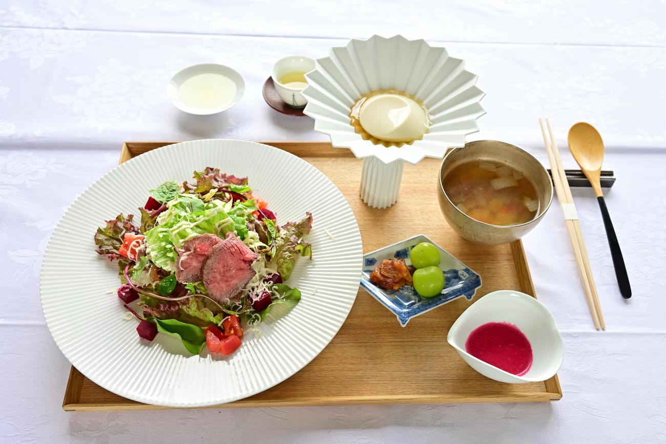 藤井聡太王位が昼食に注文した「佐賀牛シシリアンライス御膳」（日本将棋連盟提供）