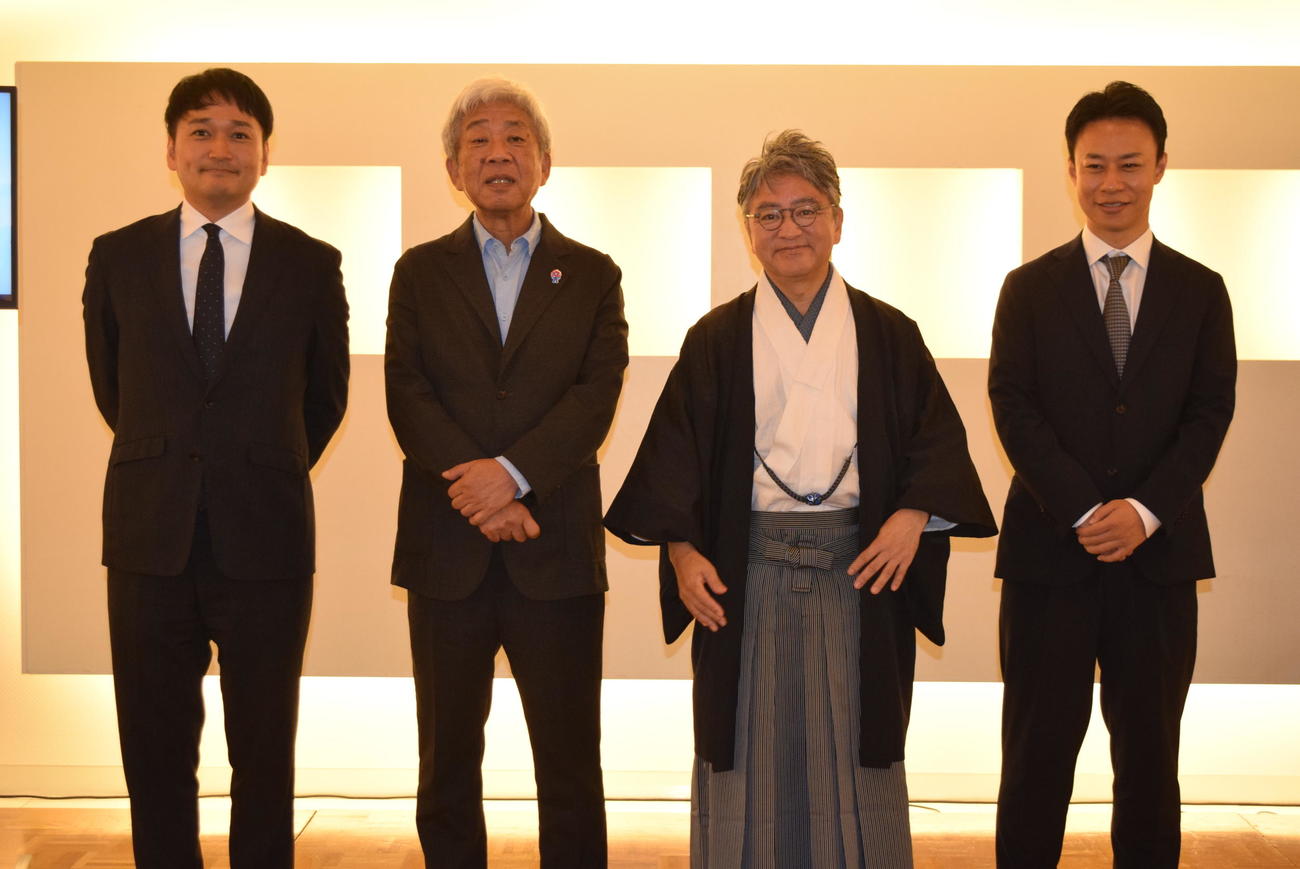 左から）脇雅昭・事業化支援PTメンバー、大崎洋・事業支援PT発起人、中村伊知哉・事業化支援PTリーダー、山中哲男・事業支援PTサブリーダー（撮影・阪口孝志）