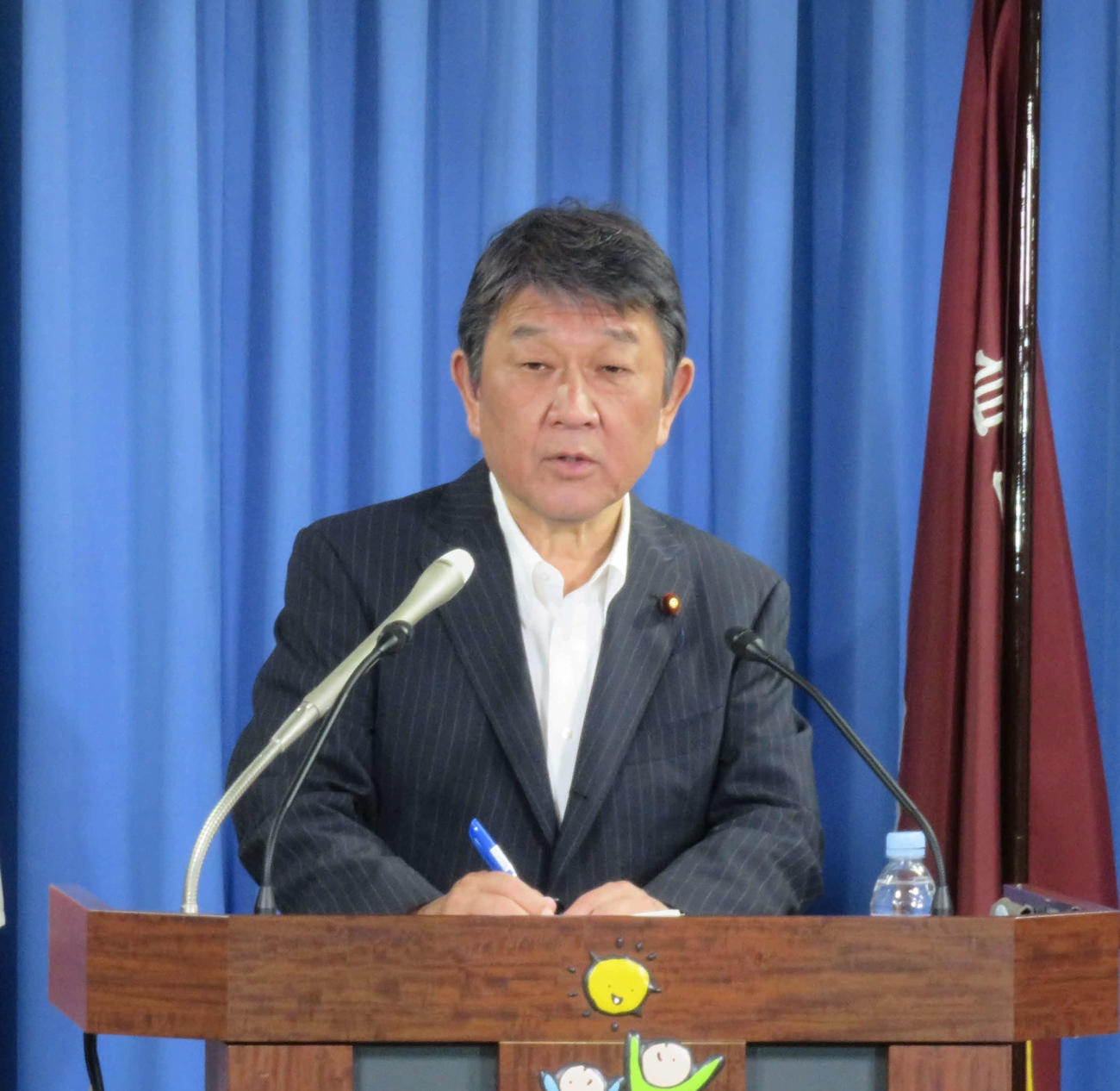 自民党の茂木敏充幹事長は会見で松川るい女性局長のの辞任を発表した