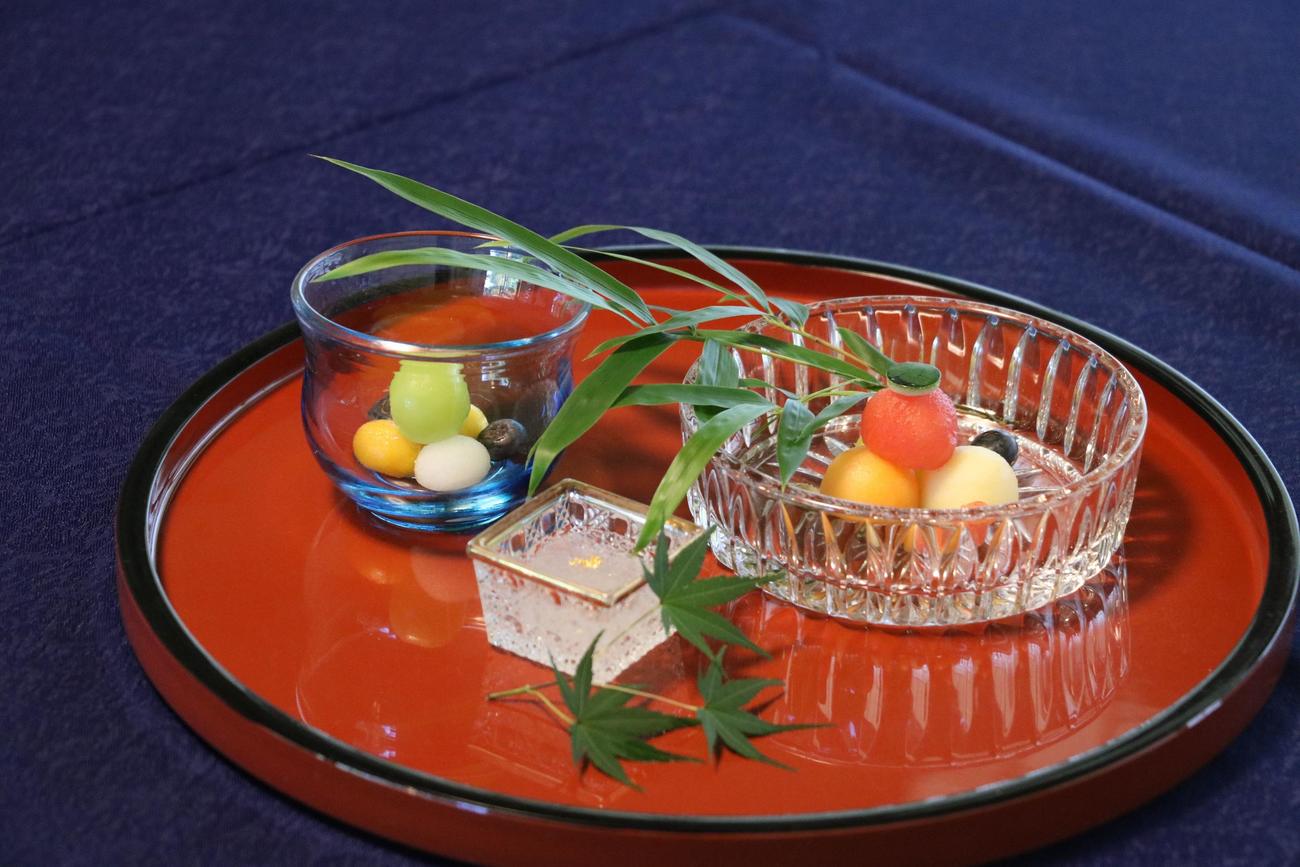 藤井聡太王位が2日目午前のおやつに注文した「季節のフルーツ」（日本将棋連盟提供）