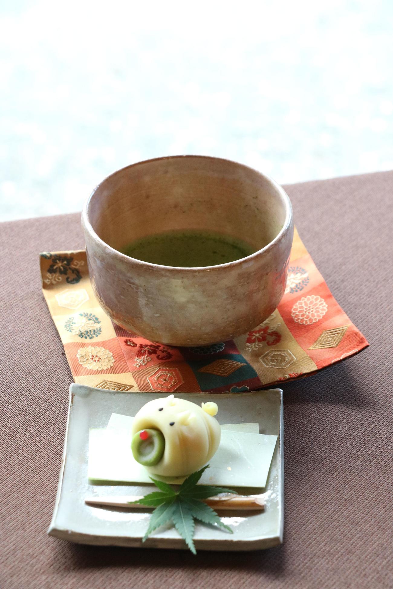 佐々木大地七段が午後のおやつに注文した「季節の和菓子」「抹茶」（日本将棋連盟提供）