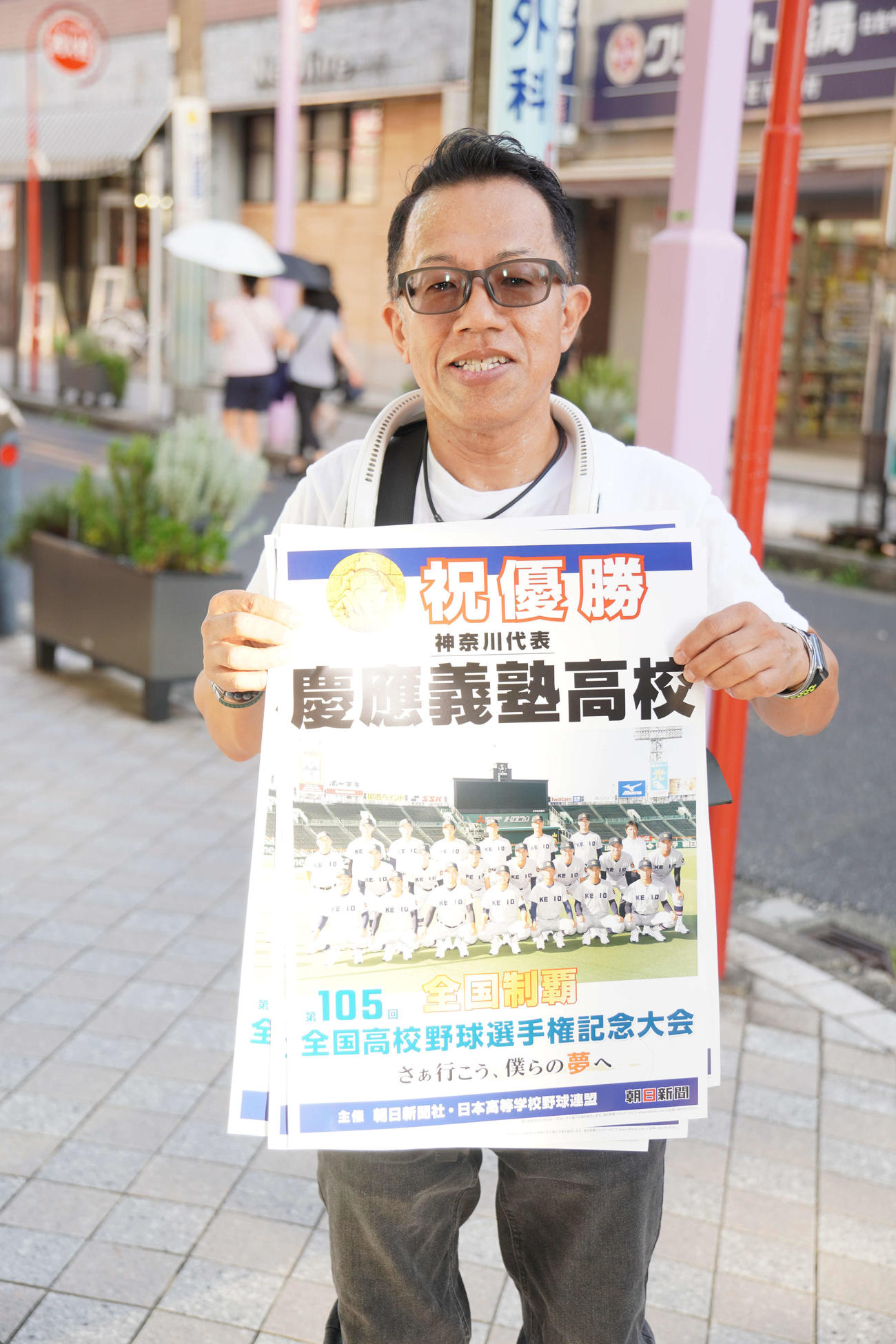 美容室「A．C．T」を経営する日吉中央通り商店街の内田敏夫副会長（撮影・沢田直人）