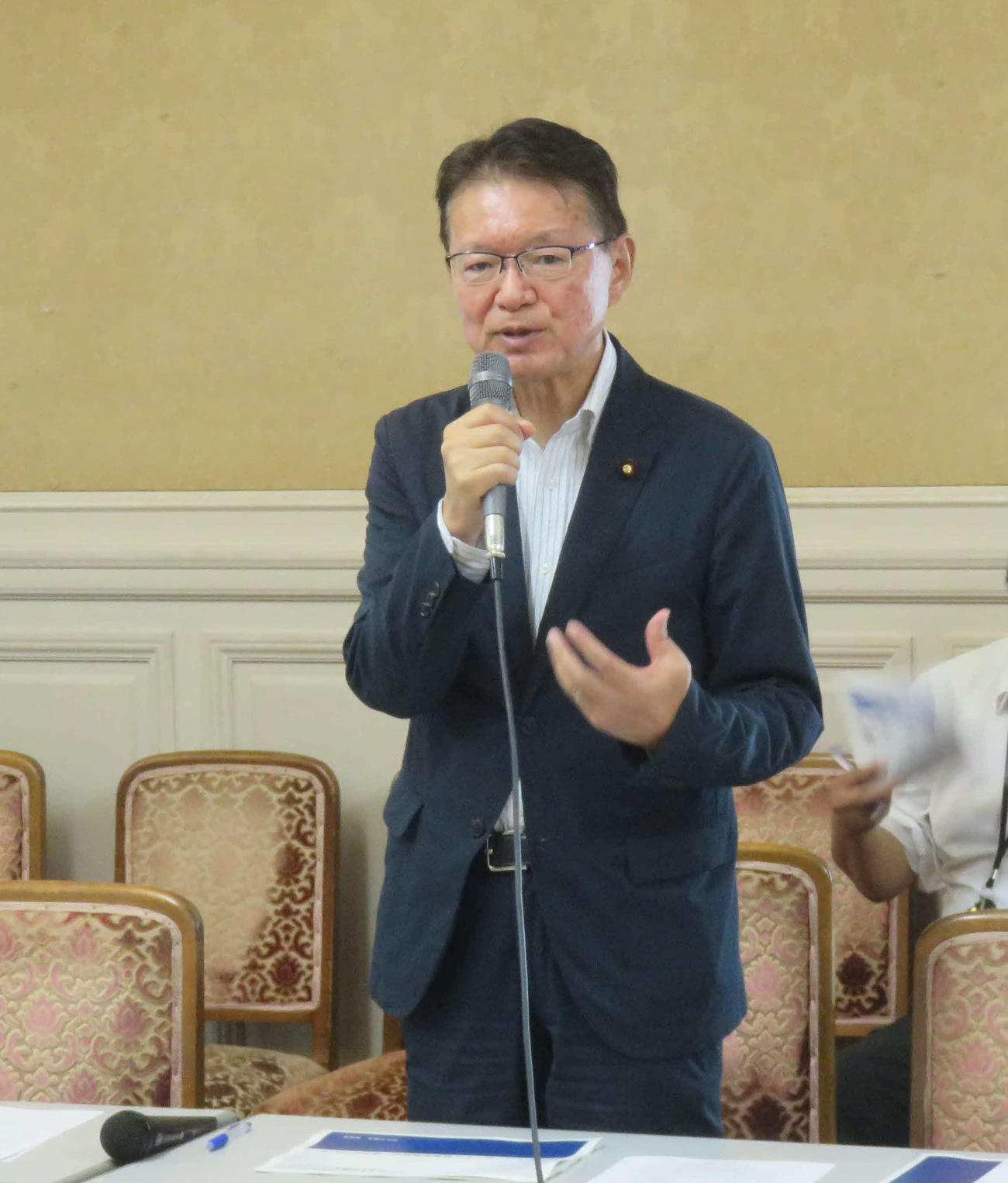 立憲民主党の長妻昭政調会長がマイナ保険証問題で関係省庁にヒアリングを行った（撮影・大上悟）