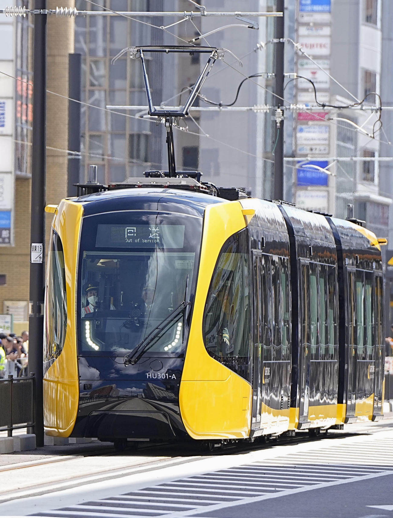「ライトライン」の愛称が付いたLRTの車両（共同）