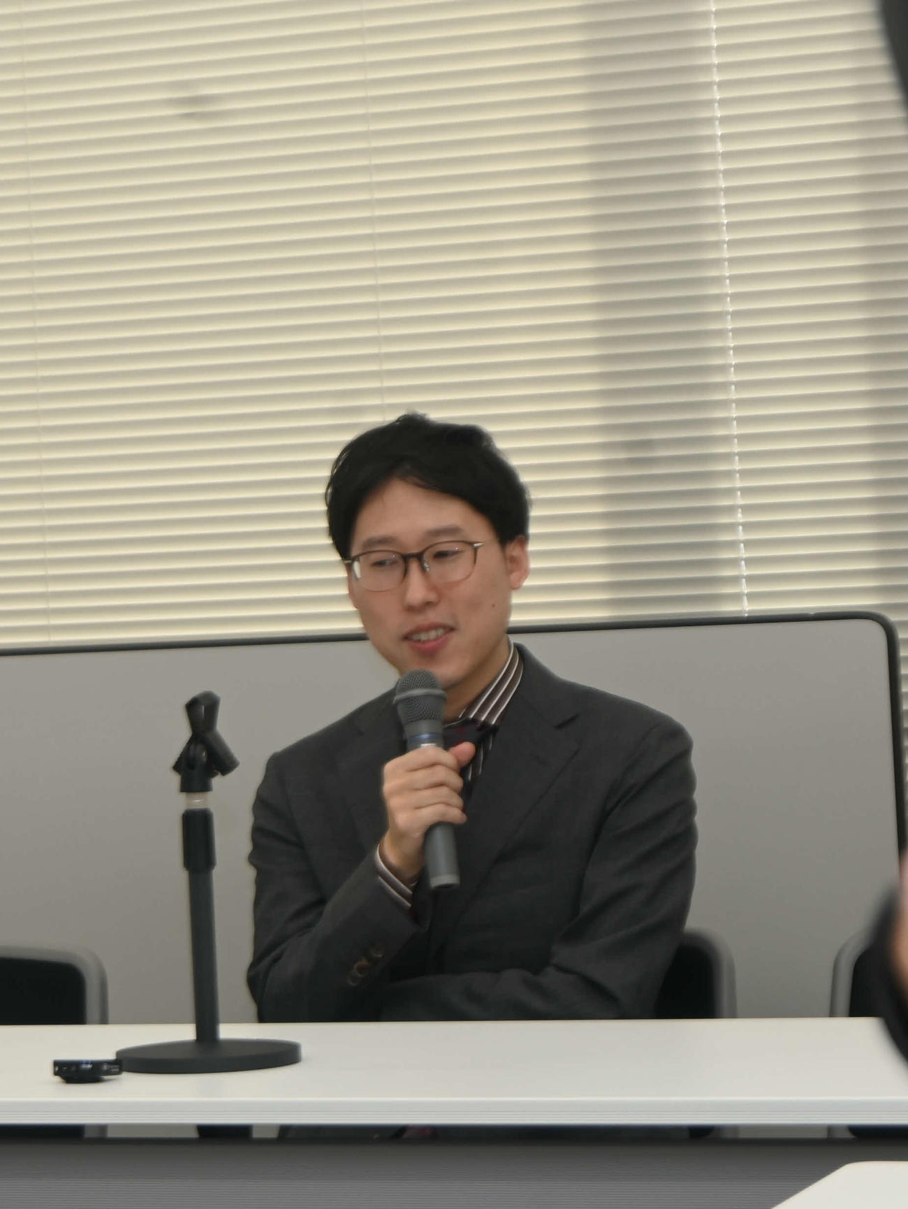 藤井聡太7冠の「全8冠制覇」について語る井山裕太2冠（撮影・松浦隆司）