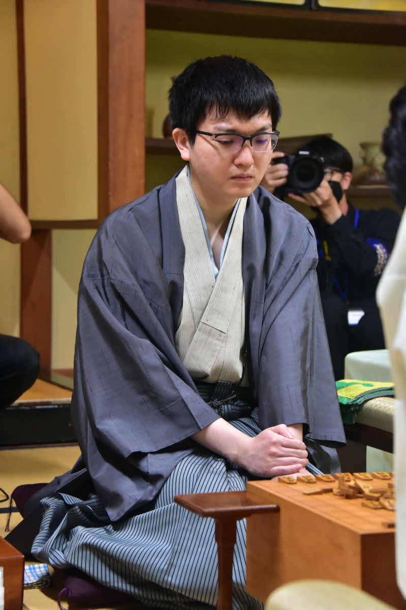 王座戦5連覇と「名誉王座」の永世称号獲得を目指して藤井聡太竜王を迎え撃つ永瀬拓矢王座（日本将棋連盟提供）