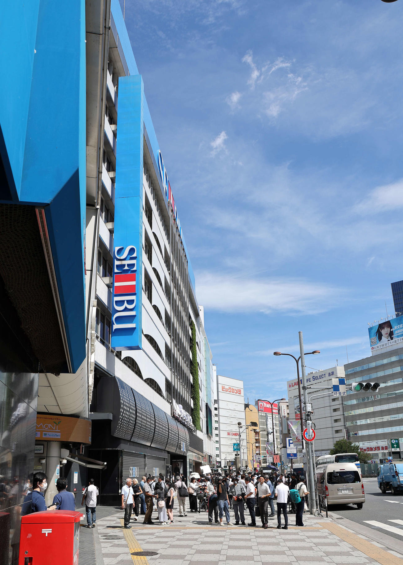 西武百貨店池袋本店前の様子（撮影・鈴木正人）