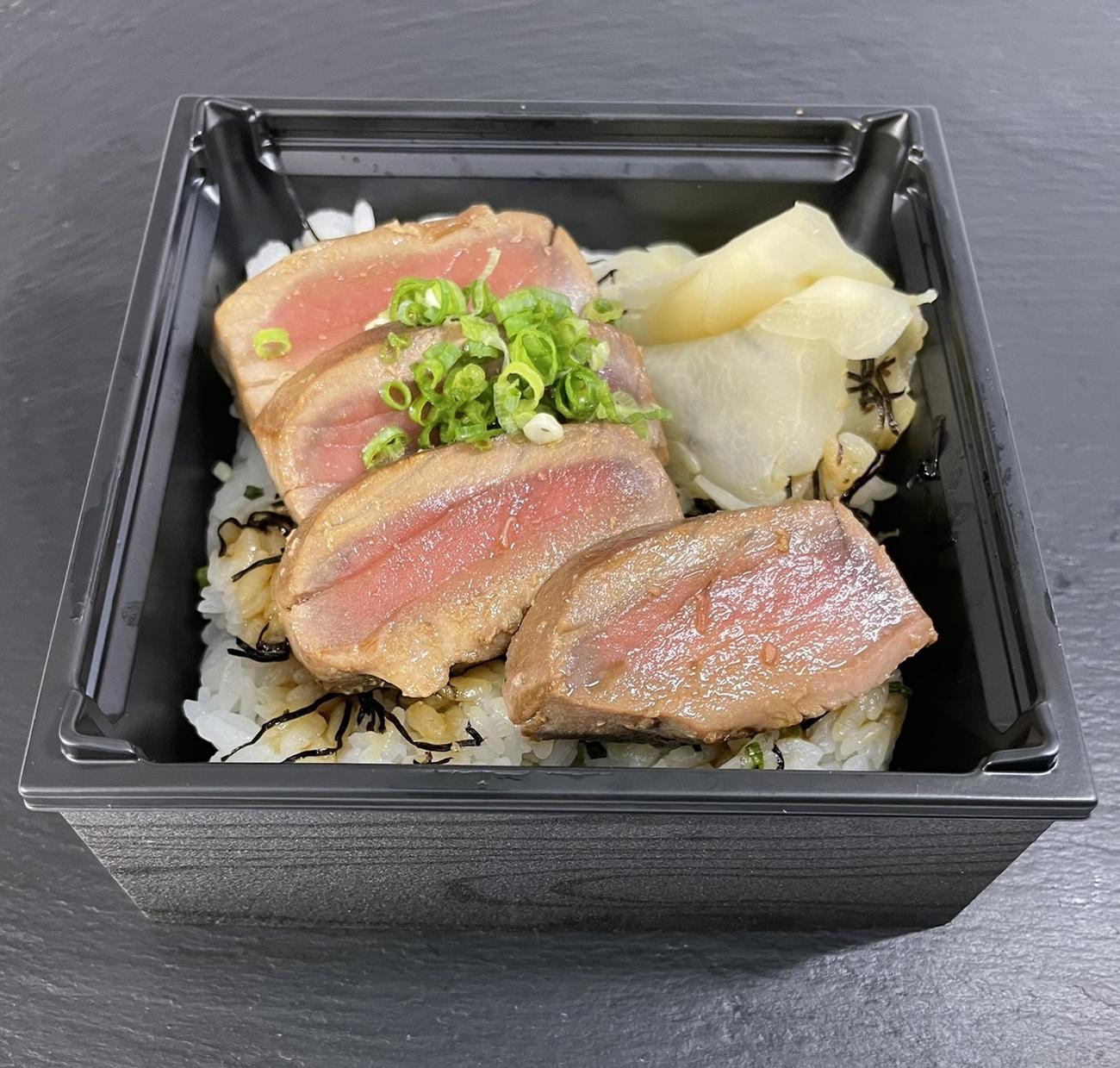 5日から神宮球場で販売開始される樋栄のマグロ丼
