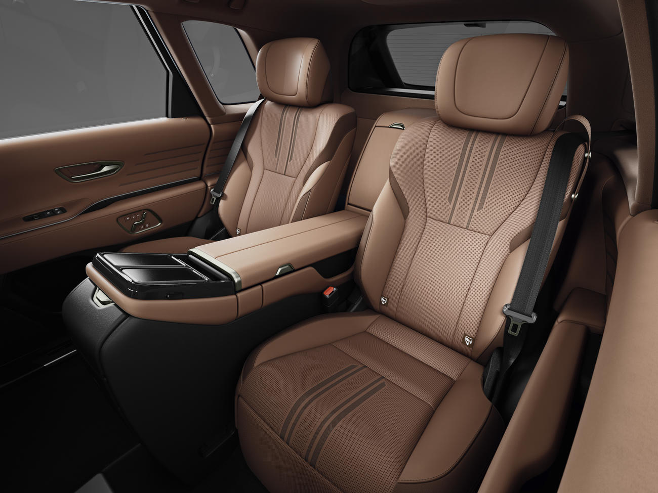ＳＵＶモデルの新しいセンチュリーの車内（トヨタ公式サイトから）