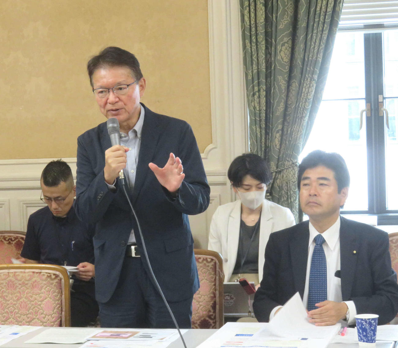立憲民主党の長妻昭政調会長はマイナ保険証に関するヒアリングでメリットだけなく、デメリットの開示を求めた（撮影・大上悟）