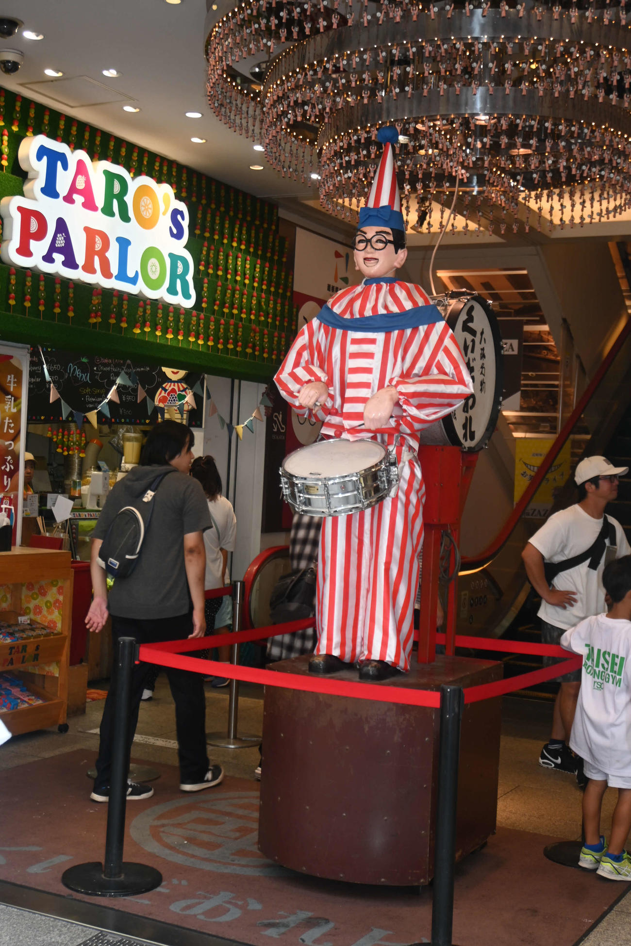 阪神タイガースの18年ぶりの「アレ」に向け臨戦態勢に入った「くいだおれ太郎」（撮影・松浦隆司）