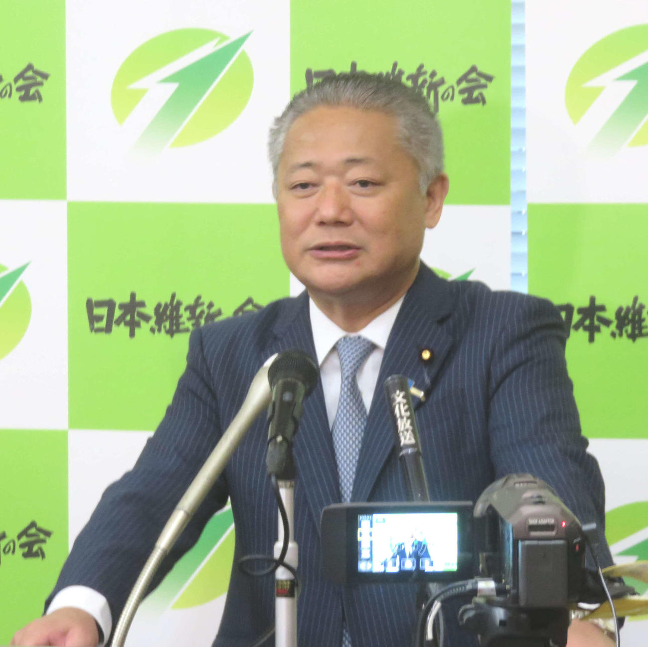 阪神ファンの日本維新の会の馬場伸幸代表は会見で「アレ」は間違いないと18年ぶりVに期待した（撮影・大上悟）