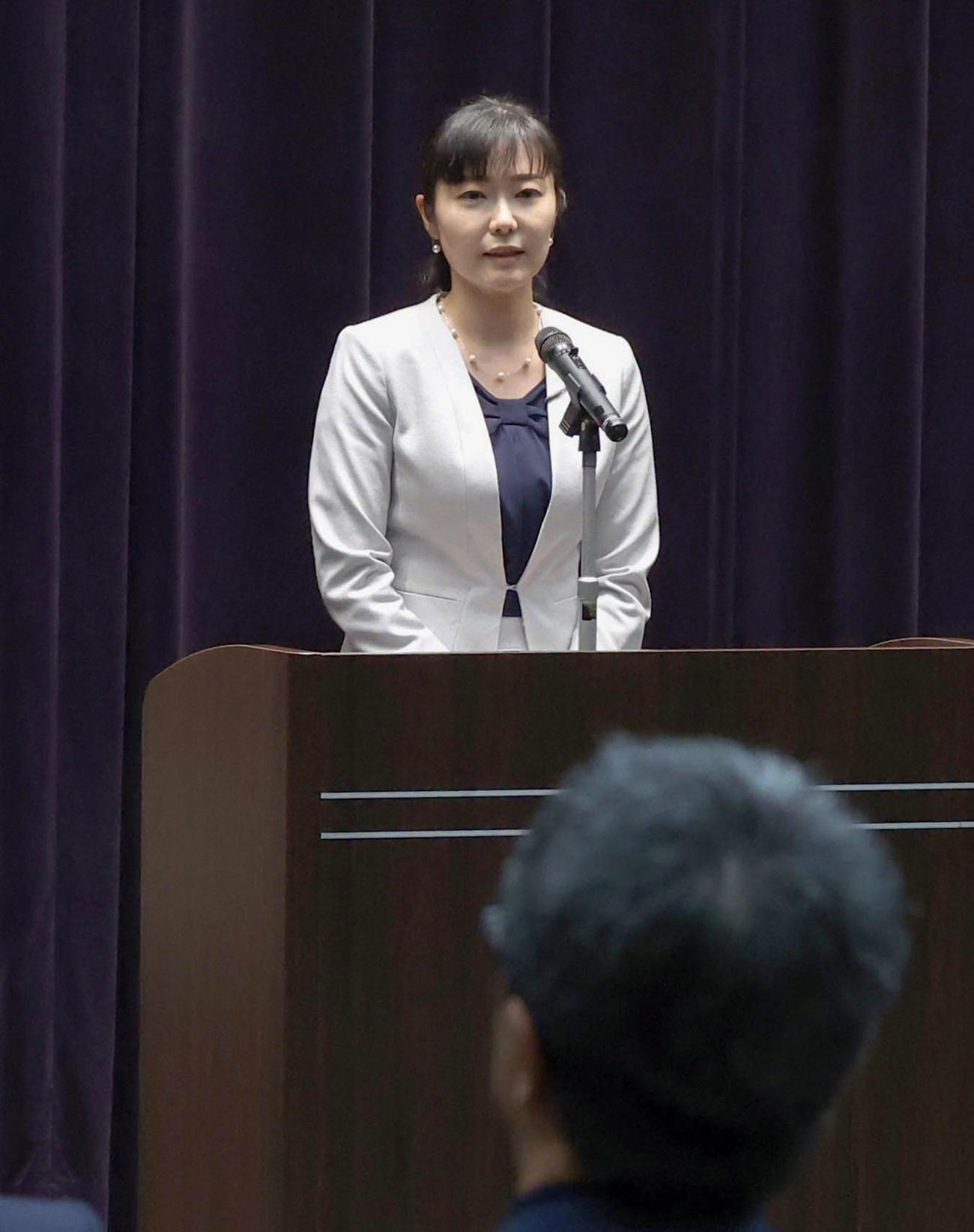 職員らにあいさつする加藤子こども政策相（共同）