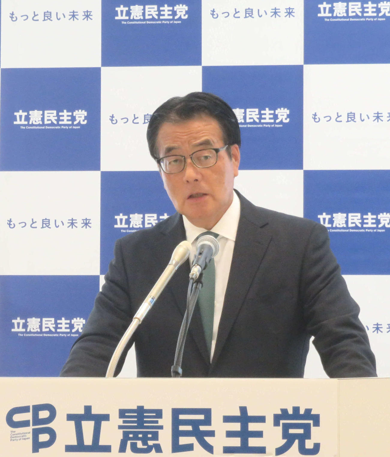 立憲民主党の岡田克也幹事長は会見で次期衆院選のタイミングについて具体的に言及した（撮影・大上悟）