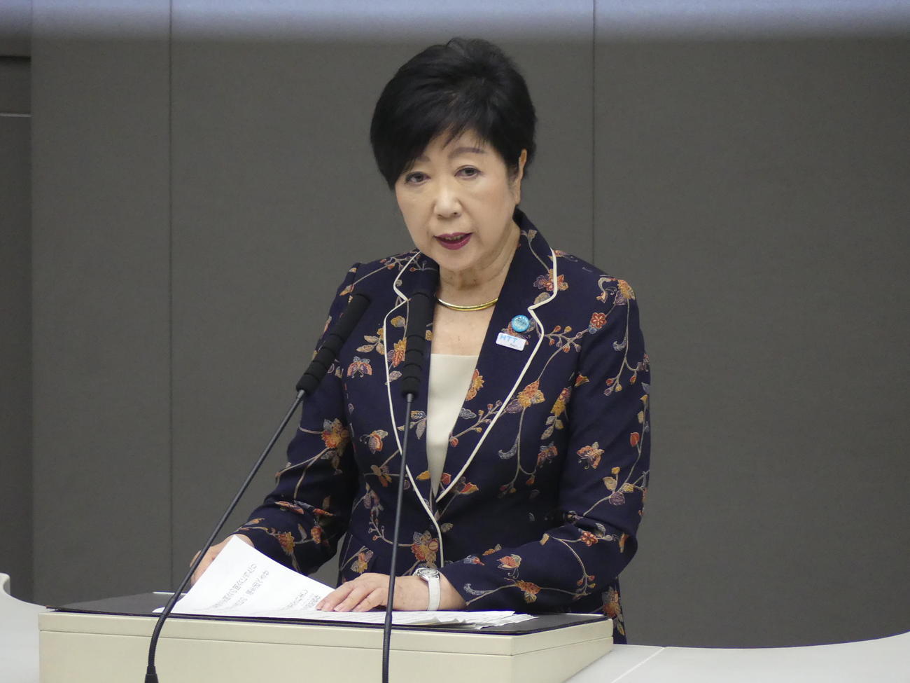 東京都議会第3回定例会初日に本会議で所信を述べる小池都知事（撮影・中山知子）