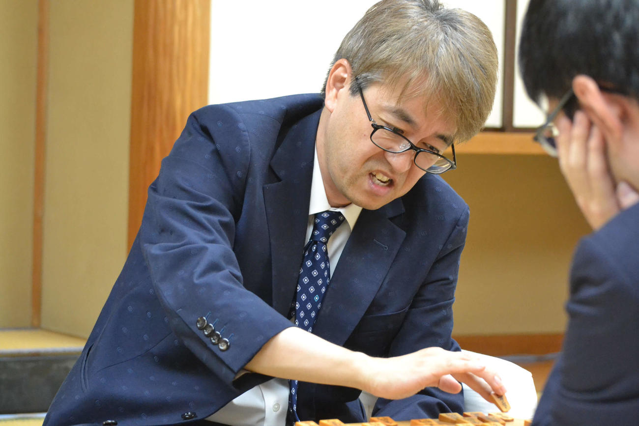 王将戦挑戦者決定リーグ開幕戦を制した羽生善治九段